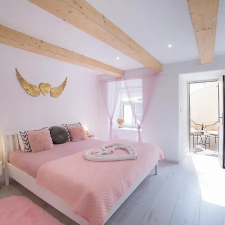Lovely Stiavnica Apartment